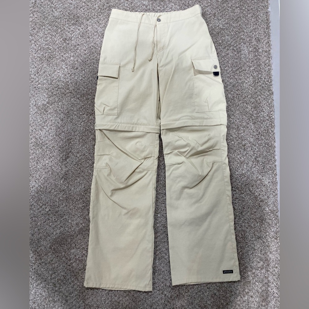 Athleta size 6 cream color  stretch, cargo pant/shorts athletic wear